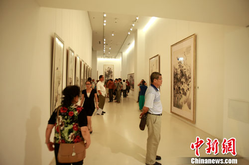 �ܷ꿡ɽˮ��������Ʒչ�ڱ�����Ļ����ͼ��