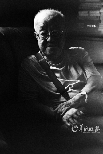 �����������һλ����ĳ��ߣ�һλ��������ʦ