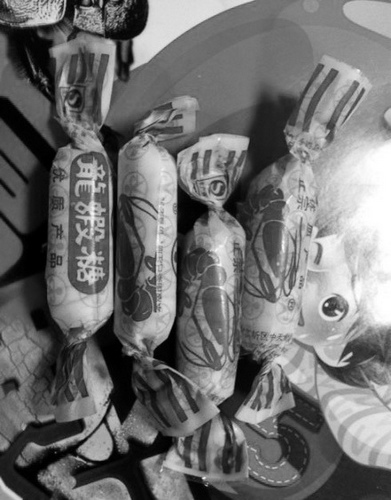 糖纸收藏中的甜蜜回忆:翻看时的喜悦超过吃糖本身