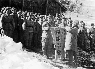 ����Ԯ�����ؼ�Ӣ�ۡ����˼:����ըҩ�������Ⱥ