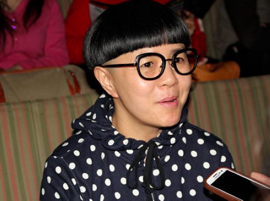 "金龟子"刘纯燕欲携女观赏音乐剧《猫》(图)