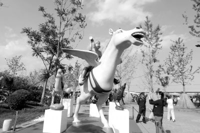 �����ڼ�50������԰��԰����������ο����գ�ͼ��