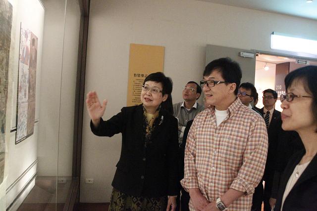 �����ι�̨���ʹ����ذ��ղ��ķ��ı���ͼ��