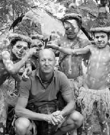 英国摄影师走访35个部落记录正消失的原始社会