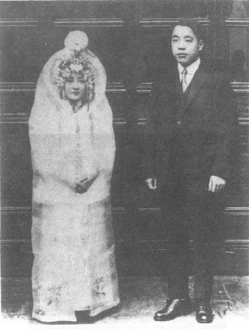 Ǯ��Ⱥ̸ĸ�ף����ǰ��°�ɵ�Ů��