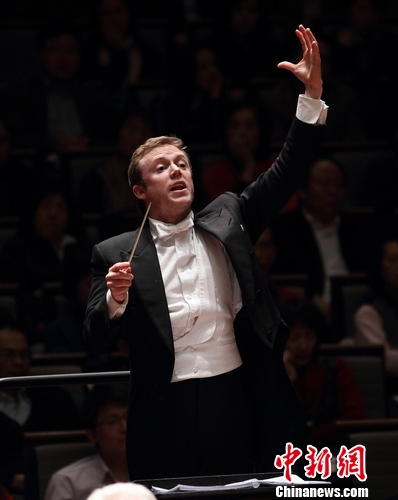 �׶ؽ������Ž�Я�ָ��ٲ�Ů����ѹ���ŵ�����