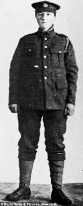 Ӣ������ľ����Ů����װ�μ�һս��������Ϊ���