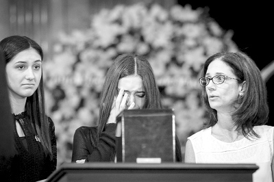 ���ڵ���������˹����ʾ����С�����¶�����ͼ��