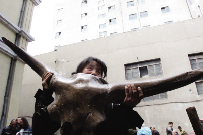 �ɻ������̳�����ˮţͷ�ǻ�ʯ��Լ15���ͼ��