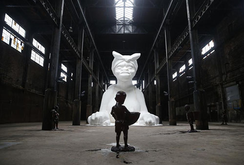 糖制黑人版“斯芬克斯像”落成耗费4吨糖料(图)