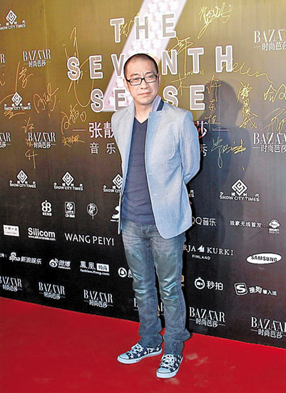 宁财神吸毒事件后首亮相 遭媒体围堵称"心情难受"