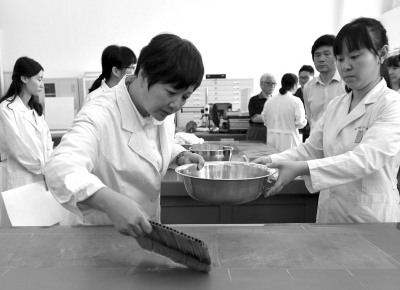 ���黭���������ƽ⣺�ײ����Ƴ������չ����ͼ��