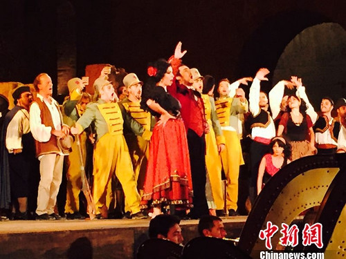 歌唱家孙砾意大利格雷科古剧场演歌剧《卡门》