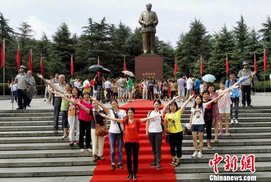 һ���Ļ��۲�:�ı����Ⱥ�ɫ�������ĵ�������Ȧ�Ķ�