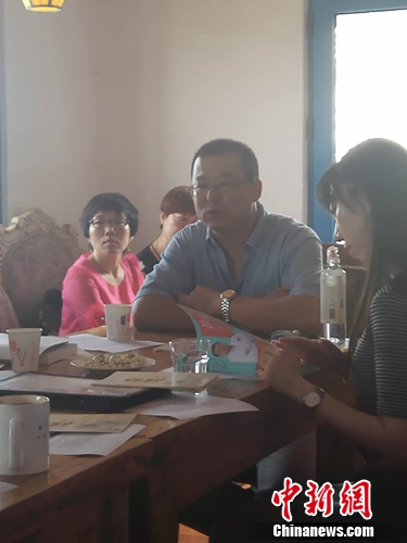 医师董峰新作《养心》签售汇集其丰富从医经验