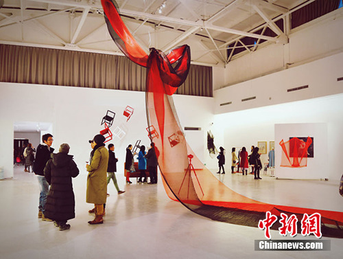 ���Թ�������չ͸��Ů������������:����̽������