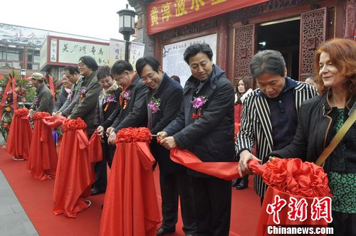 �ƴ���ˮī��ӻ�չ��Ļ�Է�����Ĺ����Ϊ����