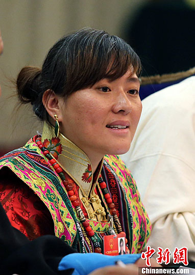 门巴族女代表:传承民族文化重拾"乡音"