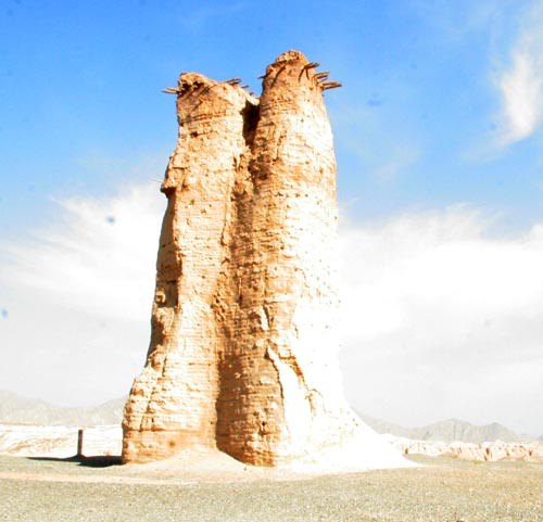 克孜尔尕哈烽燧静默矗立在古西域历史长河中