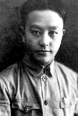 王明自中山大学毕业后,取得了米夫的信任,留校任教旅俄时期的瞿秋白