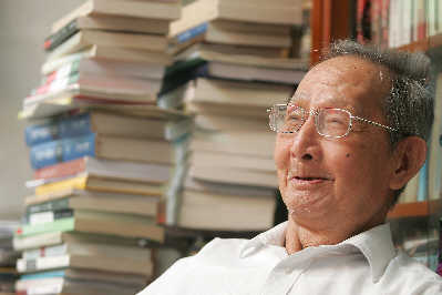 现代文学家贾植芳去世 自比一生如唐僧取经(图)