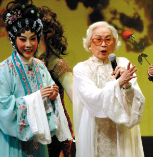 本月25日是红线女生日,当晚红线女粤剧作品展演在广州举行.