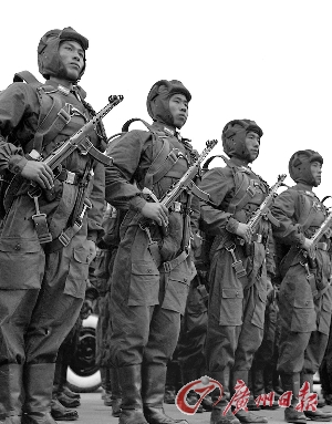 军事专家点评阅兵:1959年装备达到苏军水平(2)