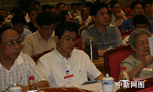 毛新宇孔继宁出席“毛泽东与新中国”学术研讨会(7)——中新网