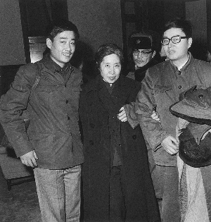《王光美私人相册》家庭篇:生活美满的典范(图) (8)