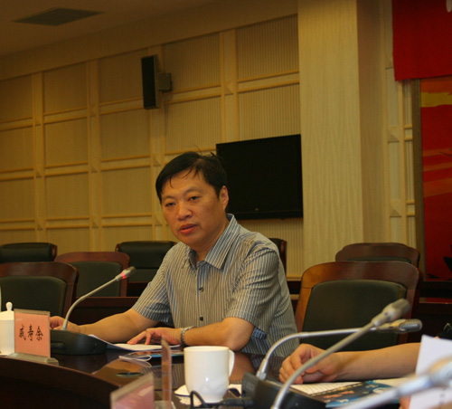 淮安市副市长戚寿余接受记者提问 孟湘君 摄