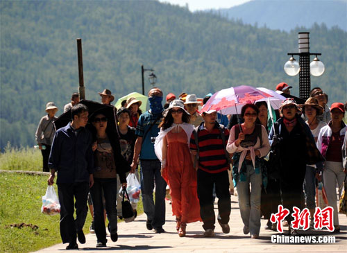 �½�����˹���������ο�ͻ��6000�˴�أ�ͼ��