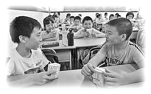 重庆农民工子弟校:“好想用电脑做次作业”(图)