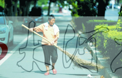 河南7旬环卫工中暑死亡环卫部门清退高龄环卫工(图)