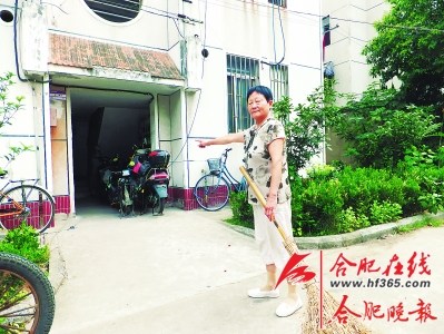 小偷混进小区还玩换装保洁大妈徒手追回5只电瓶