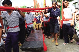 海南乐东罗马村:一块石碑见证81年前助学史(图)