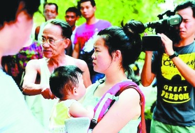 δ������Я��Ůס�ϵ»��������ӻؼ�δ������ĸ�ͽ⣨ͼ��