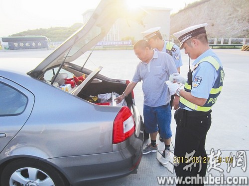 ��������ӭ�����Ҽ��桱����������ٷ���ʾ���Ŵ���