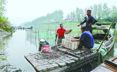 �人��������ˮ�ʿ��ǻ���������ˮ������Ư���㣨ͼ��