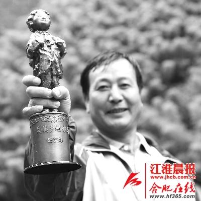 安徽歙县57岁教师潘立华当选央视“最美乡村教师”(图)