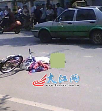 江西一女中生放学途中被货车碾压头部身亡(图)