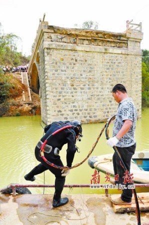 广东惠东94米大桥垮塌70米面包车坠河2人受伤(图)