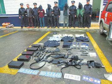 四川绵阳一团伙假冒警察抢劫成员个头太矮露马脚