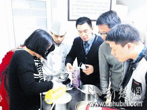 ���ƴ���ѧ��3���´�ֵ500�����˳�30�򹺹�Ȩ����