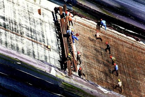 湖北竹山龙背湾水电站大坝达495米高程