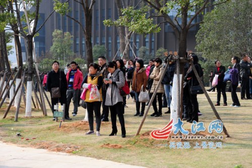 �ϲ����̲��������Я��ըҩ����¥�����ѿ����ֳ���ͼ��