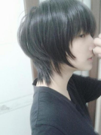 18岁美女高中生发神帖求圆谎被转12万次成红人(图)