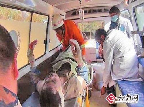 云南腾冲一石灰窑坍塌1人被埋成功获救(图)