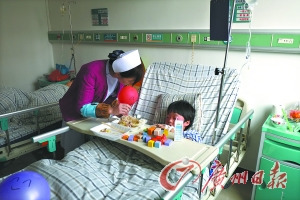 广东遭父亲暴打男童梦话:爸爸别打我我会听话(图)