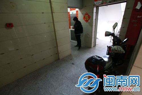 ����Ȫ��һŮҽ�����ſ�������ͷ����8����ͼ��