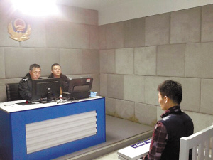 С͵��������ײ�����������ƿ���˽�˱��ܣ�ͼ��